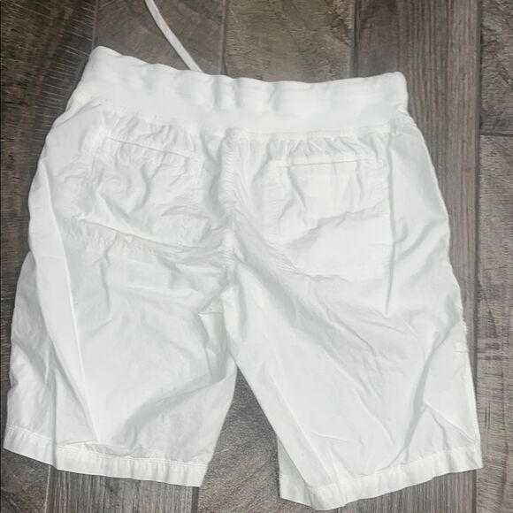 Tommy Hilfiger White Bermuda Shorts with Drawstring Waist - Picture 4 of 6